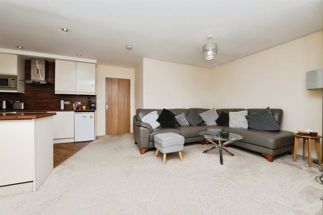 Flat 14, Sovereign Court, 10, Weir Gardens, Rayleigh photo 3