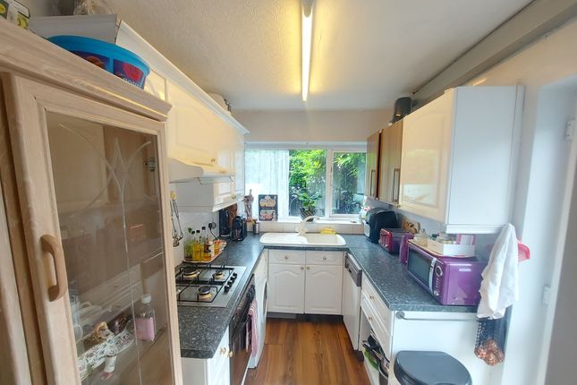 38 Park Hill Drive, Bradford photo 4