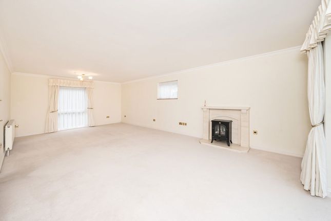 31, Hillrise, Walton-On-Thames photo 2