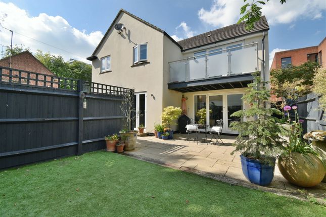 Detached house for sale in Clarendon Gardens, Newbury