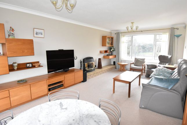7, Manor Park, Tewkesbury photo 3