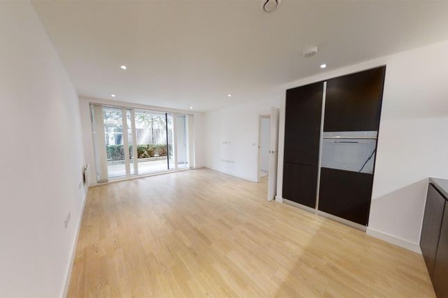 4 Masson House, Pump House Crescent, Brentford photo 2
