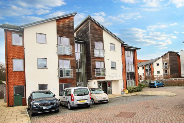 Thumbnail Flat for sale in Kings Place, Fleet, Hampshire