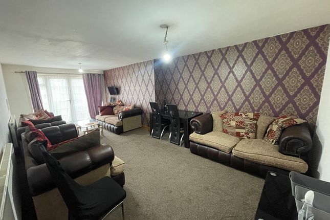 42, Runfold Avenue, Luton photo 2