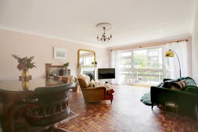 6 High Beech, Eversley Park Road, London photo 2