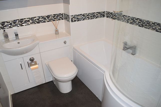 Town house to rent in Wellfield Gardens, Dudley
