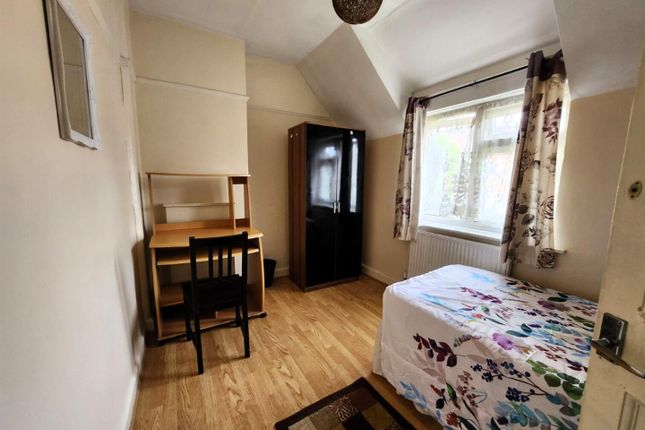 Room to rent in Salisbury Road, London