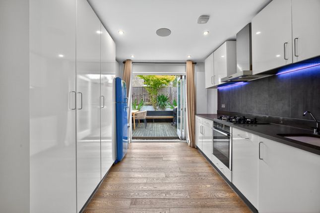 37, Barfett Street, London photo 3