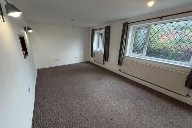 2, Tadcaster Walk, Oldham photo 3