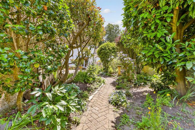 2-bed house on Penny Cottage, Guildford Road, Dorking, £675,000