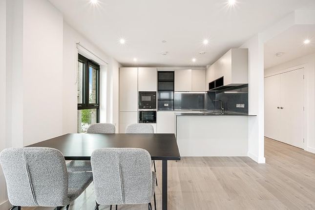 Flat 33, Azure Apartments, Dragonfly Walk, London photo 4