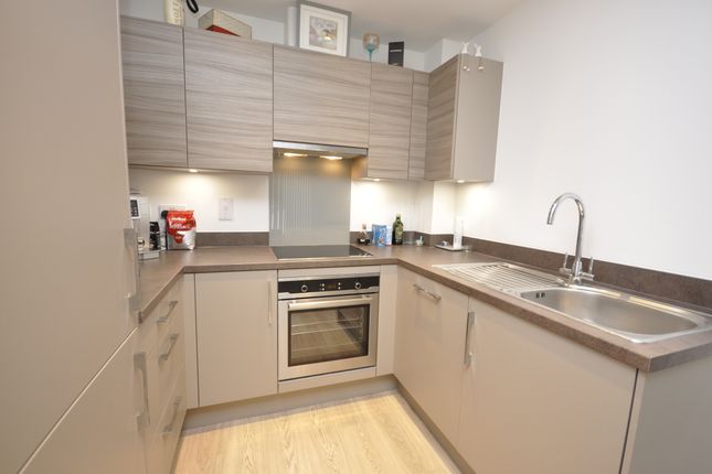 12, Edison House, Godalming photo 2