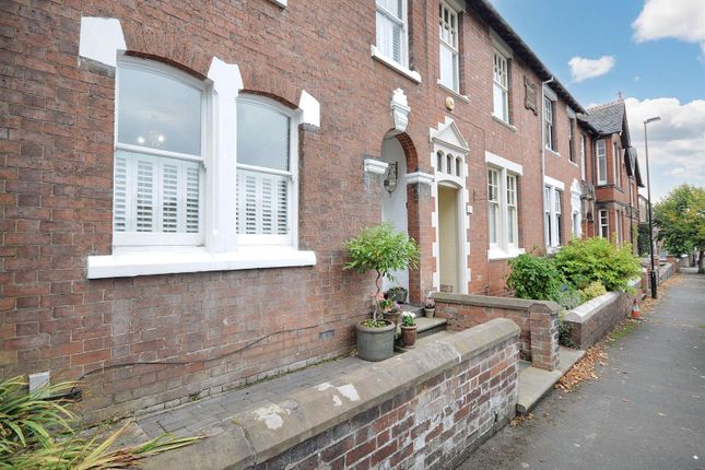 17, Kings Avenue, Stone photo 3