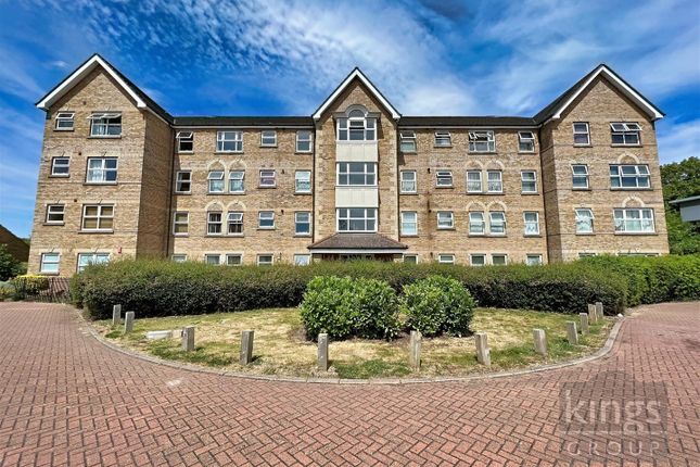 Flat for sale in Cobham Close, Enfield