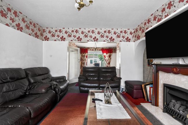 12, Orchard Avenue, Feltham photo 2