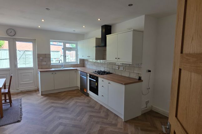 11, Stockport photo 3