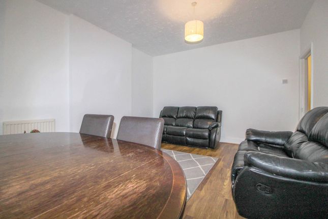Flat 300A, Kenton Road, Kenton photo 4