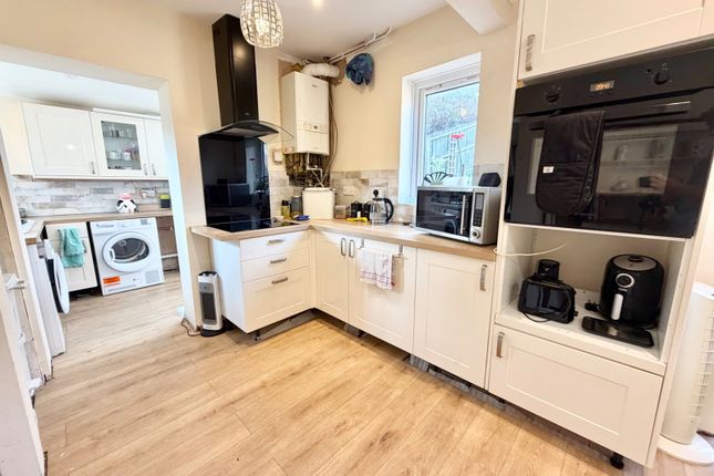 5, Foxhills Road, Stourbridge photo 2