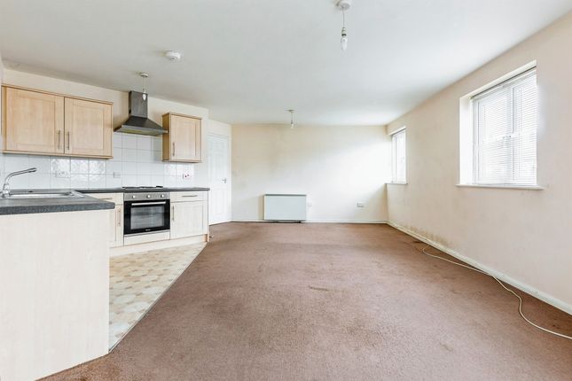 Flat for sale in Hawthorn Road, Kettering