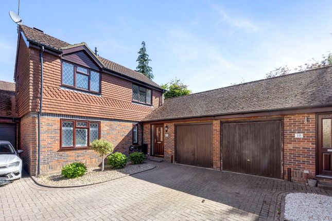 12 Glebelands, Crawley photo 2