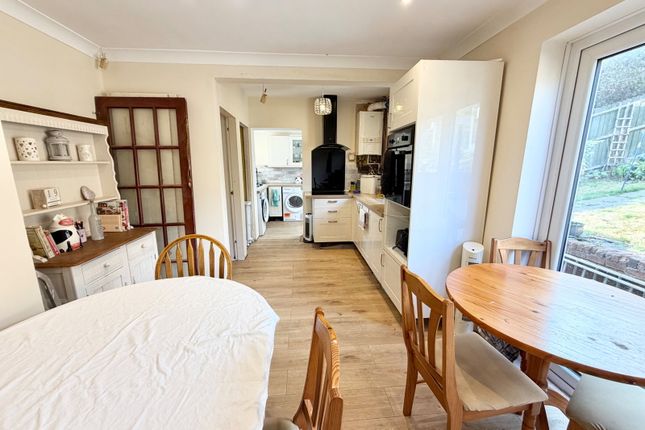 5, Foxhills Road, Stourbridge photo 3