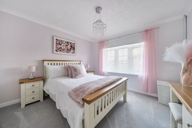 9 Cambridge Avenue, Chichester photo 4