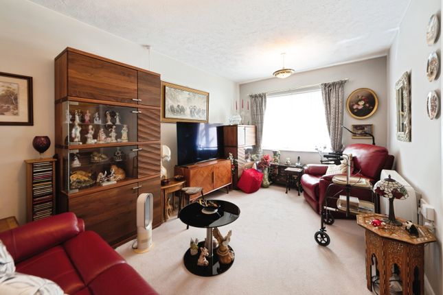 Flat 8 Grange Court, 9, Wide Lane, Hampshire photo 4
