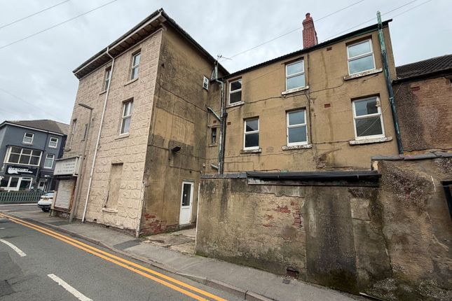 Studio house on 3-5, Barton Avenue, Blackpool, £15,000