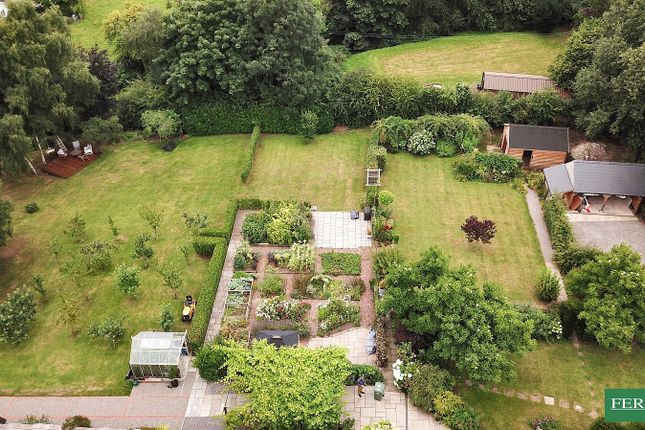 Saunders Green House, (Paddock and Gardens), Whitecroft photo 2