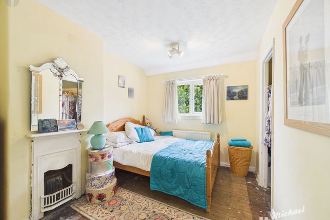 22 Prebendal Avenue, Aylesbury photo 4