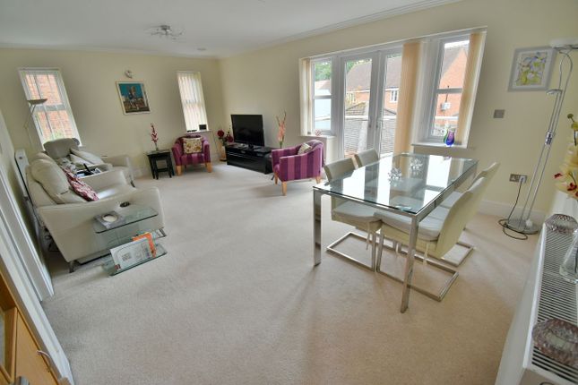 Manor Close, Ferndown photo 3