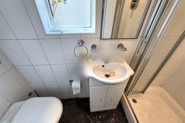 107, Cranford Lane, HOUNSLOW photo 5