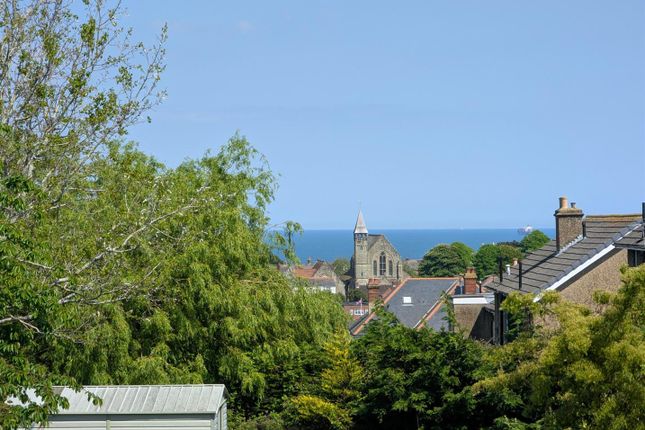 63, Carter Avenue, Shanklin photo 2