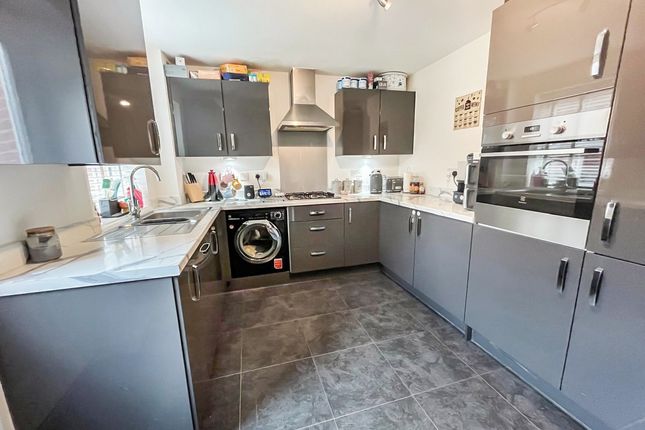 56, Burgundy Drive, Hemel Hempstead photo 4