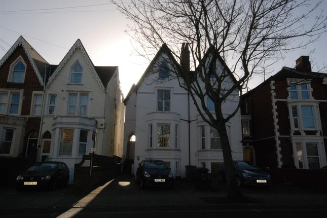 Thumbnail Flat to rent in Campbell Road, Southsea