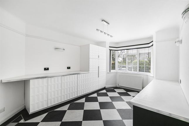 128, Belmont Rise, Sutton photo 4