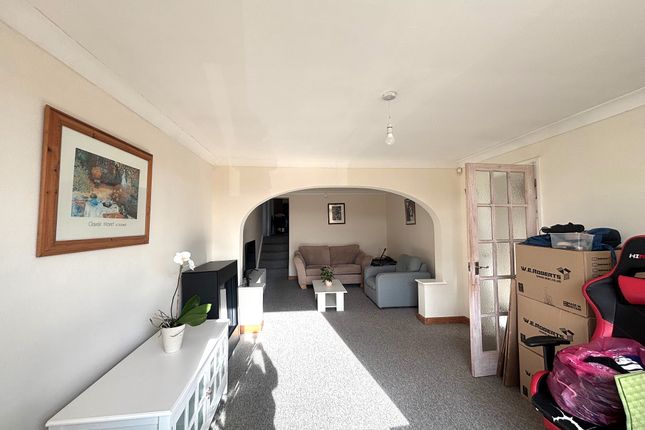21, Exeter photo 3