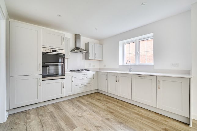 10, Colt View, Southampton photo 4
