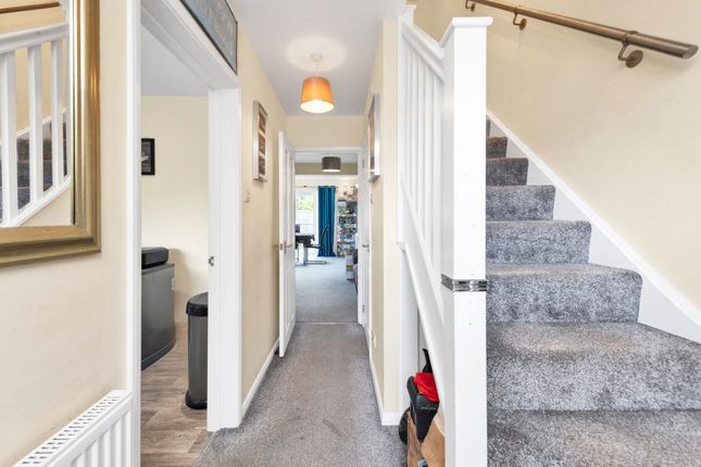 37 Flambards Close, Royston photo 4