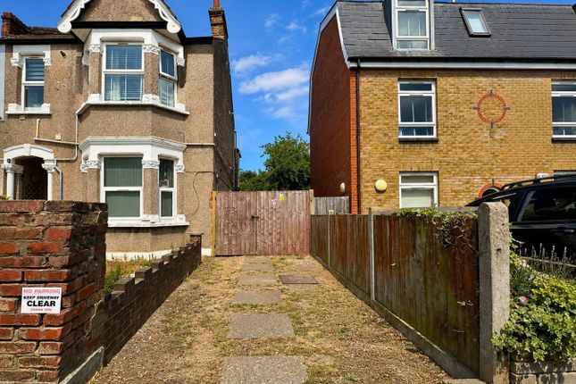 Studio house on 39, Melbourne Avenue, Ealing, £200,000