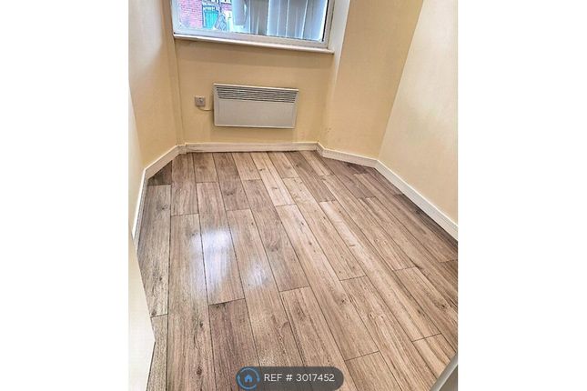 Flat, Spotland Road, Rochdale photo 4