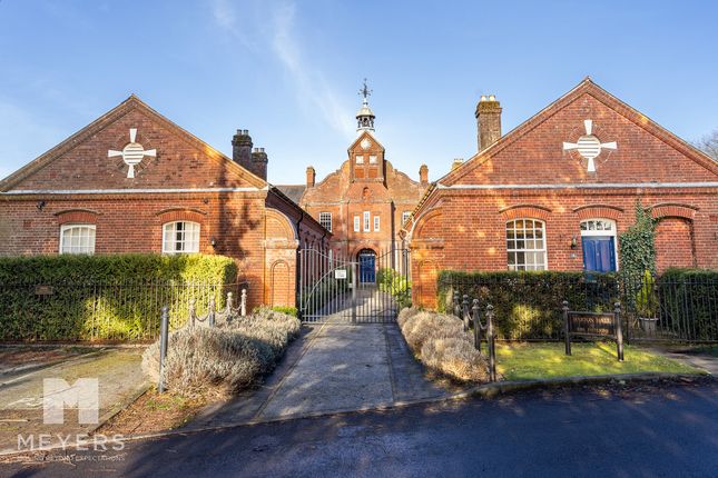 Flat 8 Barton Hall Court, Bartons Road, Fordingbridge photo 4