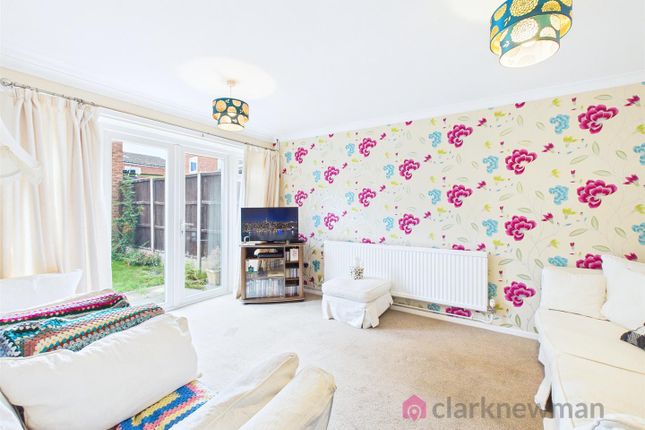344, Long Banks, Harlow photo 2