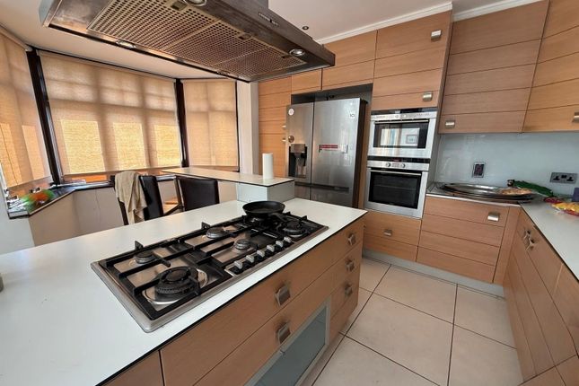 31, Barn Hill, Greater London photo 5