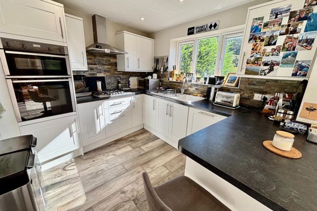 5, Broadley Green, Windlesham photo 4