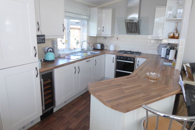 Mobile/park home for sale in Edgeley Park, Farley Green, Guildford