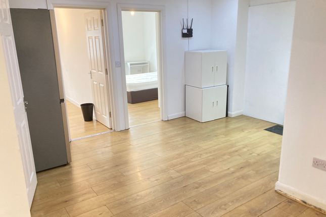 Thumbnail Flat to rent in Very Near The Approach Area, North Acton
