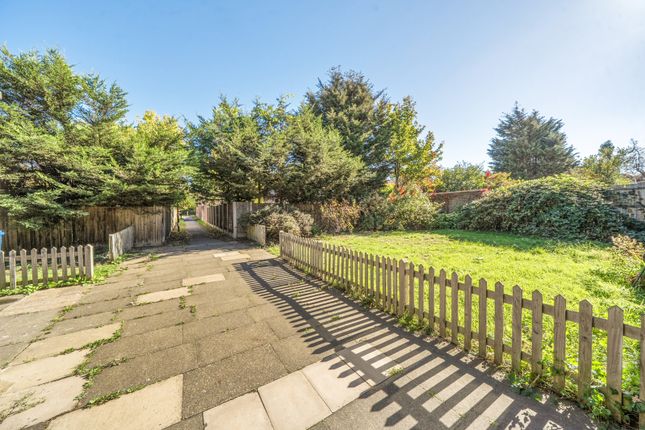 Kidbrooke Park Close, London photo 4