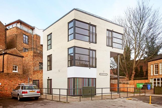 Thumbnail Flat for sale in Peascod Place, Windsor