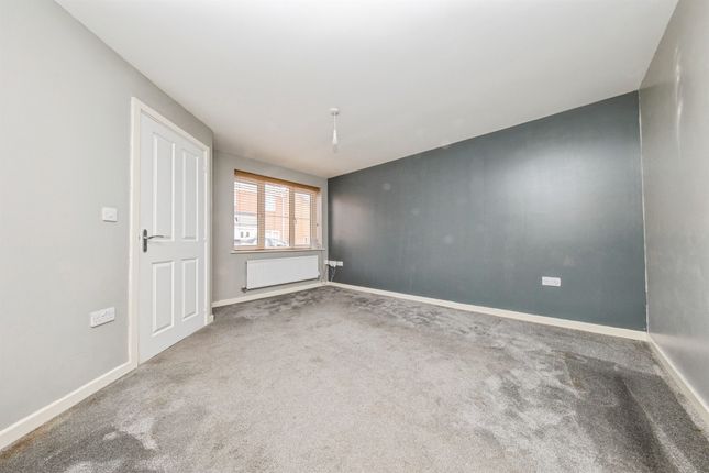 16, Hornbeam Close, Ipswich photo 2